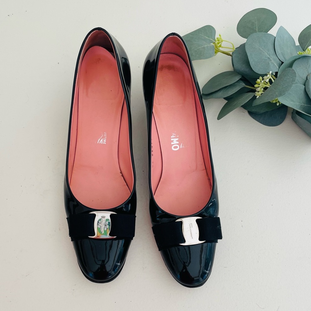 Salvatore Ferragamo Bow Buckle Round Toe Heels